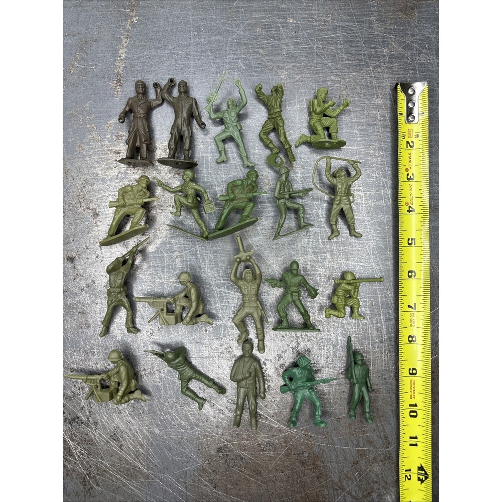 Vintage 1960s Marx MPC Ring‎ Hand Playset Plastic Figures Green Army Lot Of 20